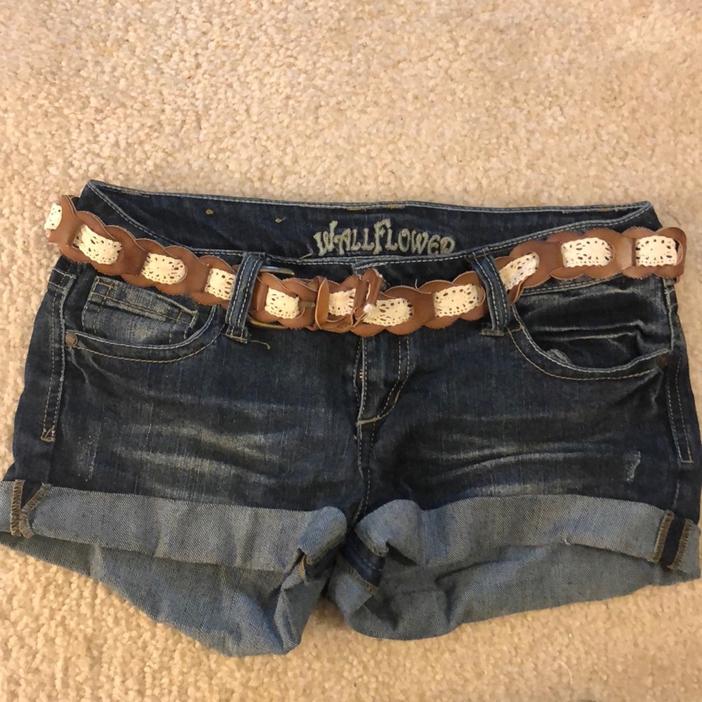 Denim shorts with belt!